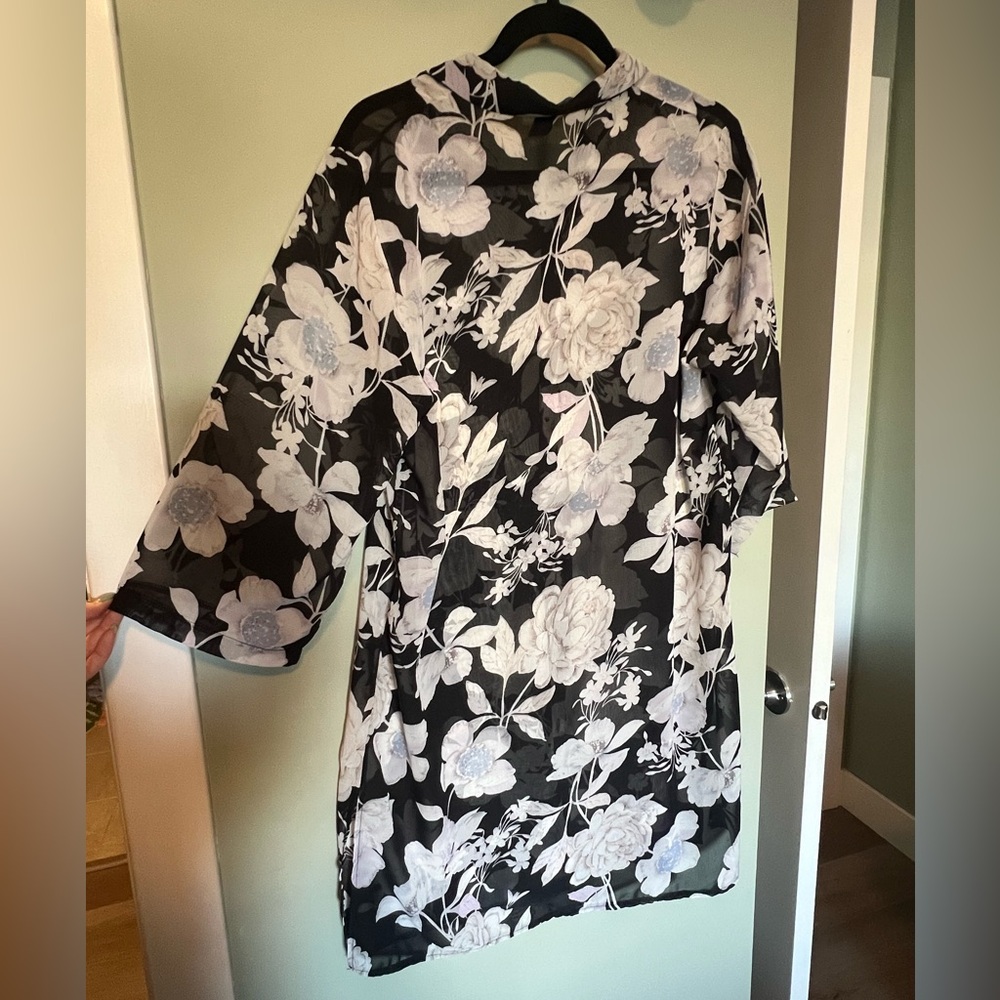 Papillon sheer floral duster - Picture 3 of 4